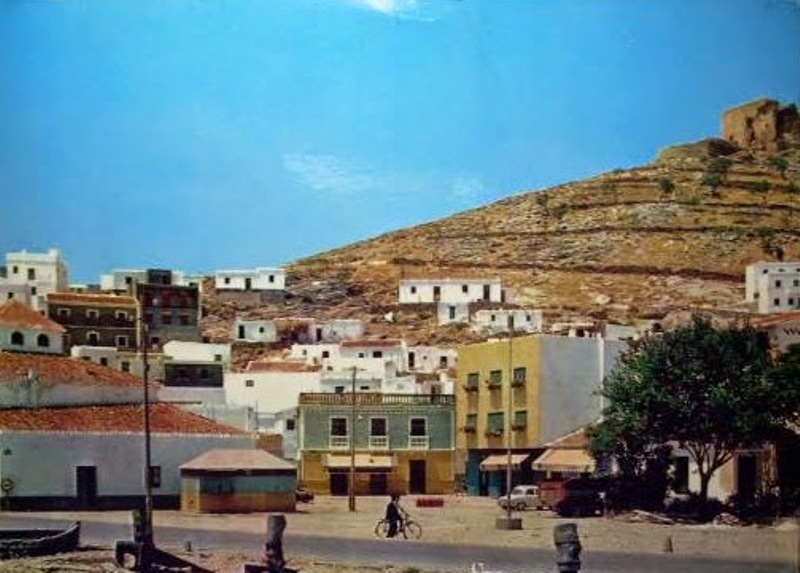 1960-70-castell_de_ferro-plaza.jpg